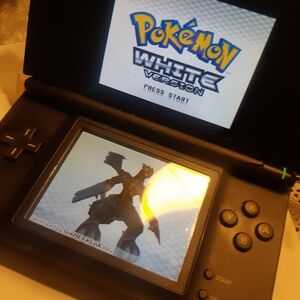 Nintendo DS Lite Onyx Black And Blue with Pokémon White